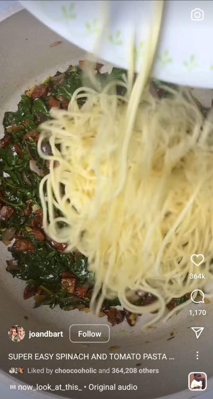 joandbart ig reel post on spinach and tomato pasta recipe